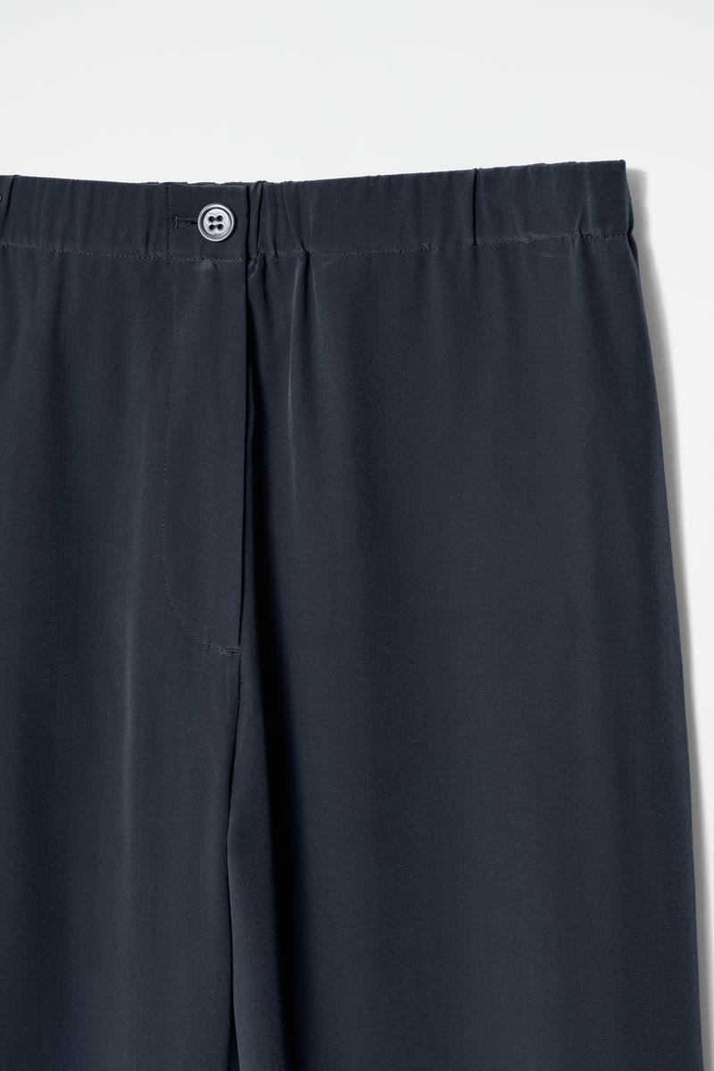 COS リラックスシルクパンツ