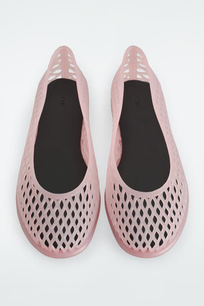 COS カットアウトジェリーバレエシューズ