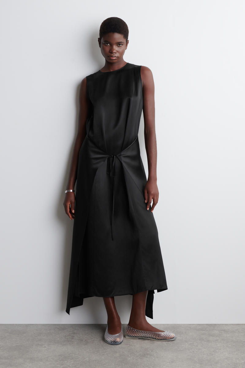 COS カットアウトジェリーバレエシューズ