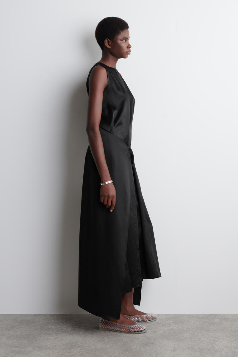 COS カットアウトジェリーバレエフラット