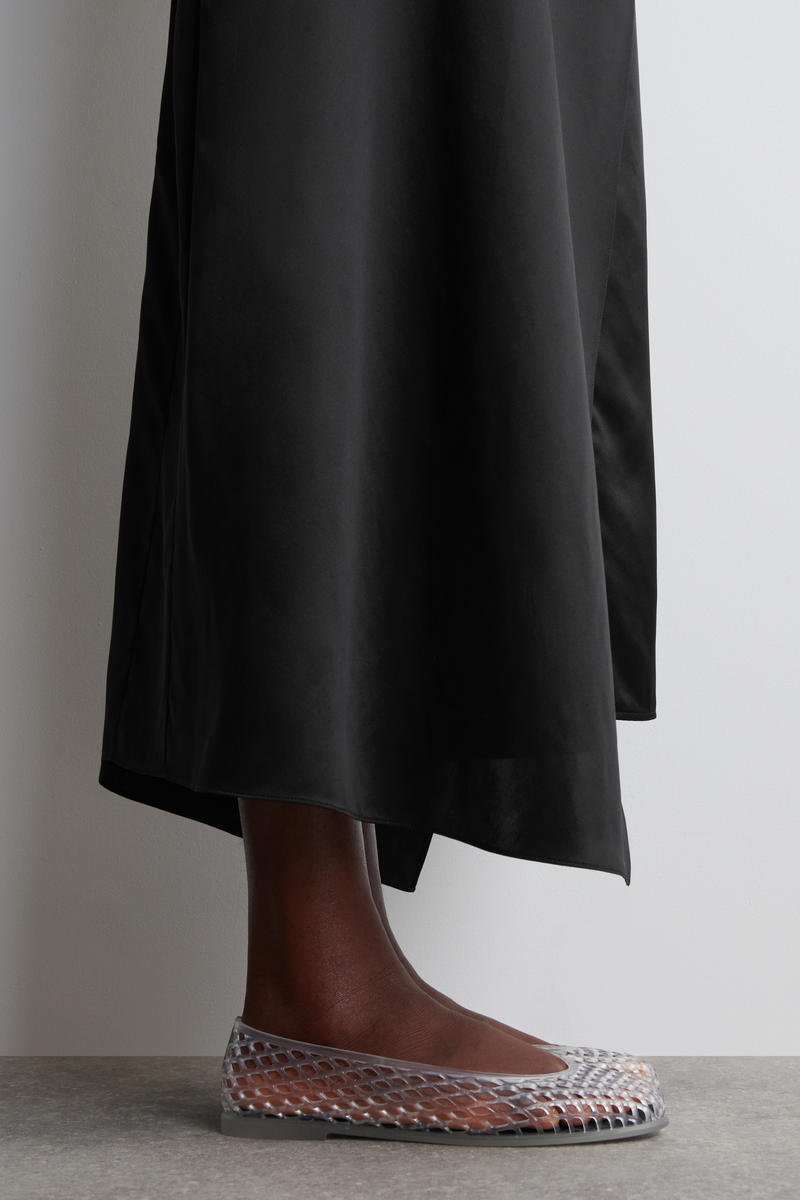 COS カットアウトジェリーバレエフラット