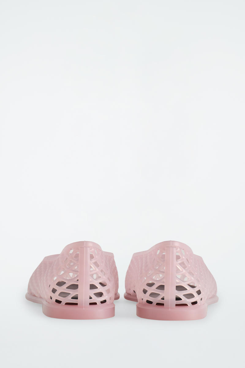 COS カットアウトジェリーバレエシューズ