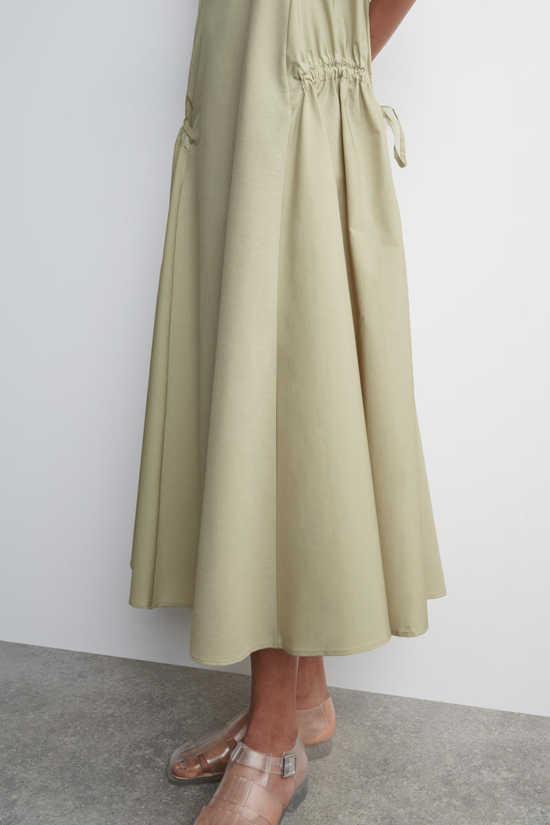 COS パネルギャザーサイドミディワンピース