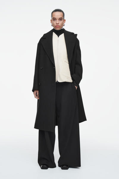 COS オーバーサイズフェイクシャーリングベスト