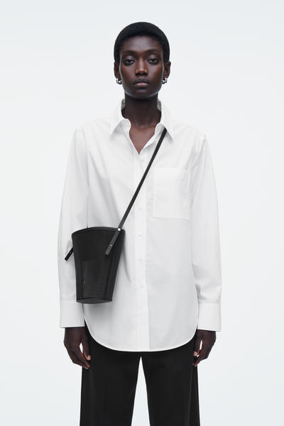 COS ミニバケットバッグ - メッシュ