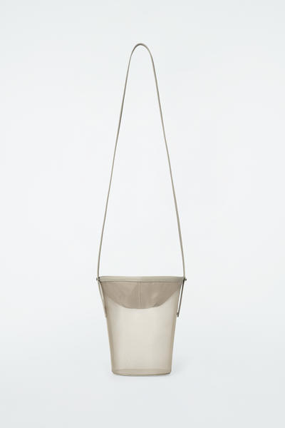 COS ミニバケットバッグ - メッシュ