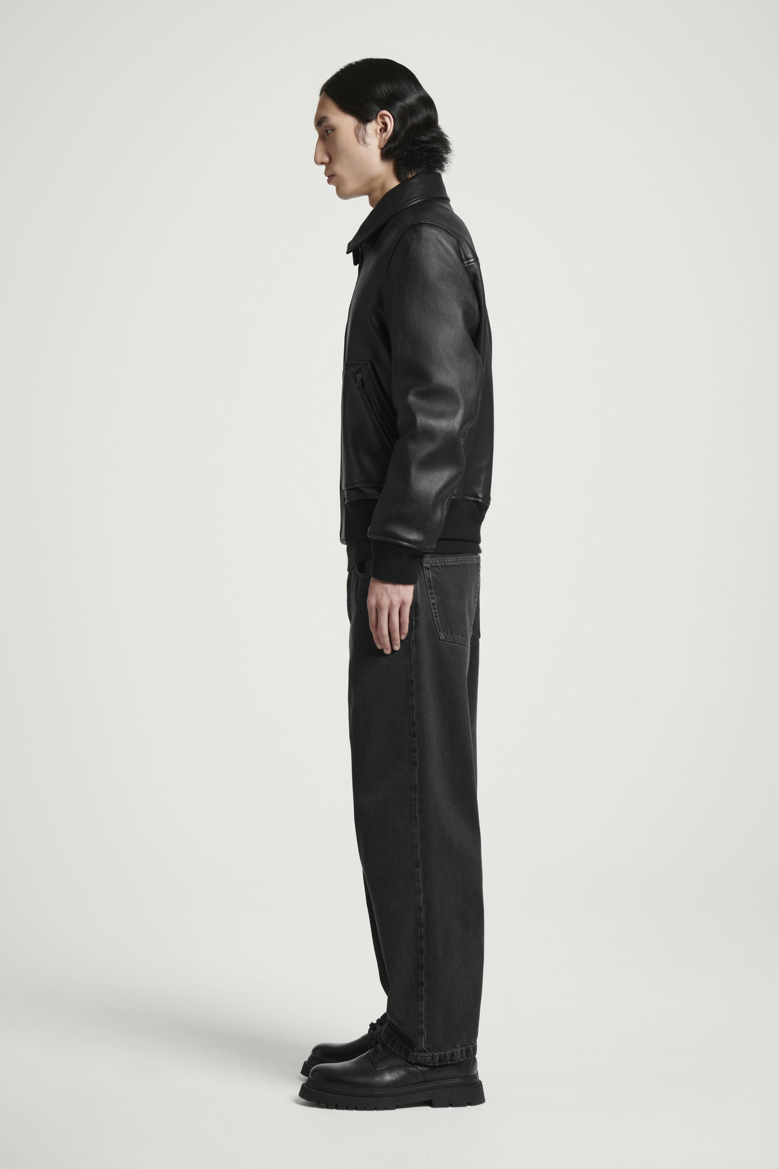 LEATHER BOMBER JACKET レザーボンバージャケット ブラック｜COS コス