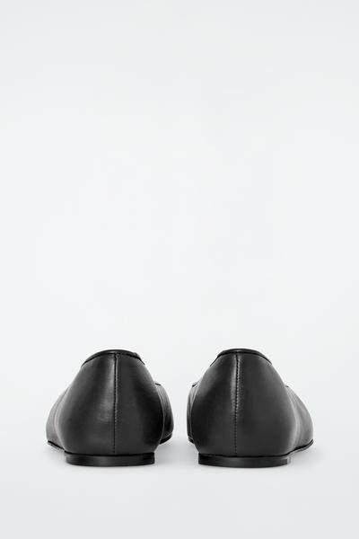 COS レザーバレリーナフラットシューズ