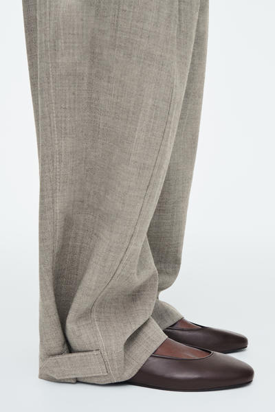 COS レザーバレリーナフラットシューズ