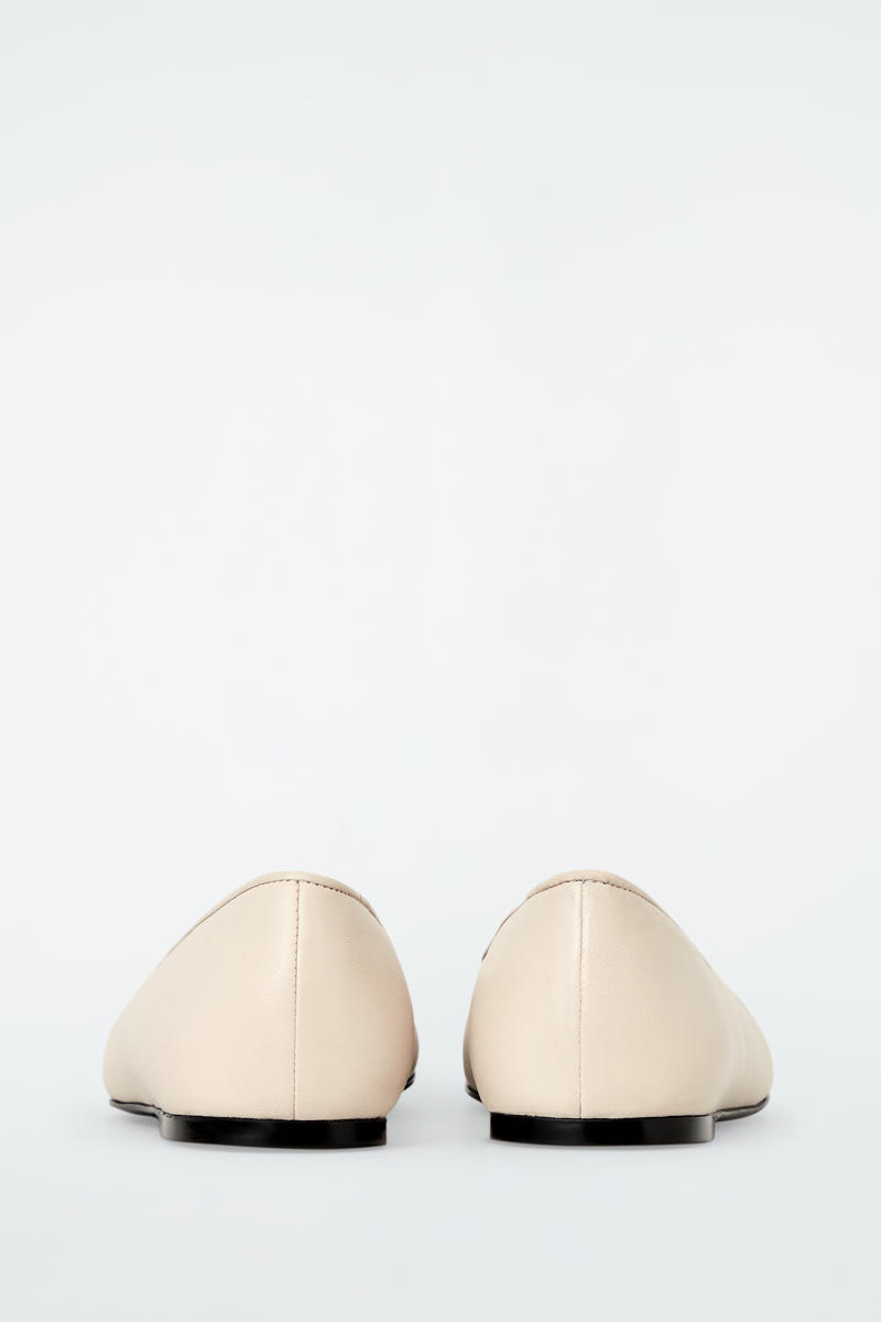 COS レザーバレリーナフラットシューズ