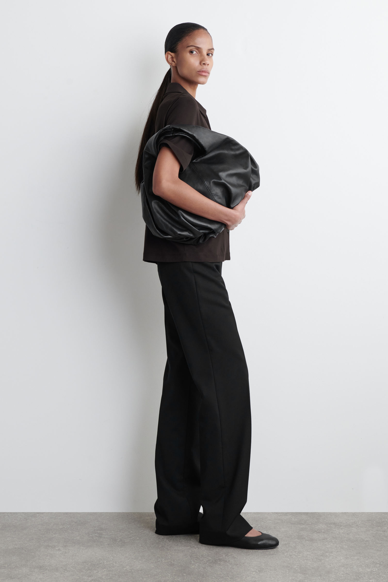 LEATHER BALLERINA FLATS レザーバレリーナフラットシューズ ブラック LEATHER BALLERINA FLATS レザーバレリーナフラットシューズ ブラック