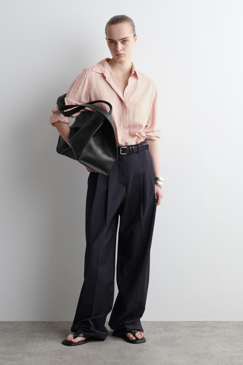 COS オーバーサイズストライプシャツ