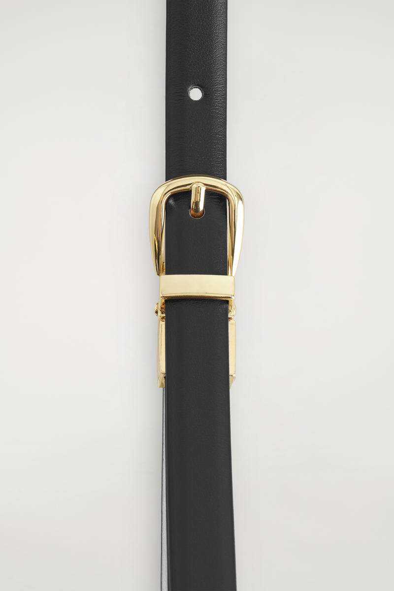 値下OK【美品】グッチ　スリムベルト　リバーシブル　ブラック　ホワイト　細ベルト 値下OK【美品】グッチ スリムベルト リバーシブル ブラック ホワイト