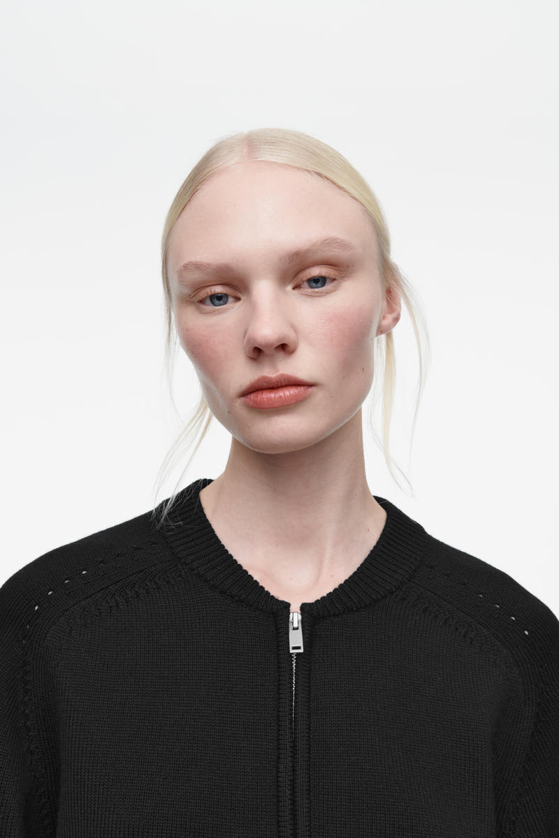 COS ポインテルニットウールジャケット