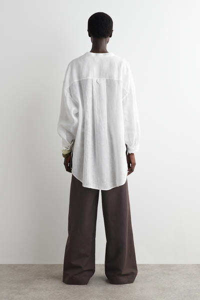COS オーバーサイズリネンVネックシャツ