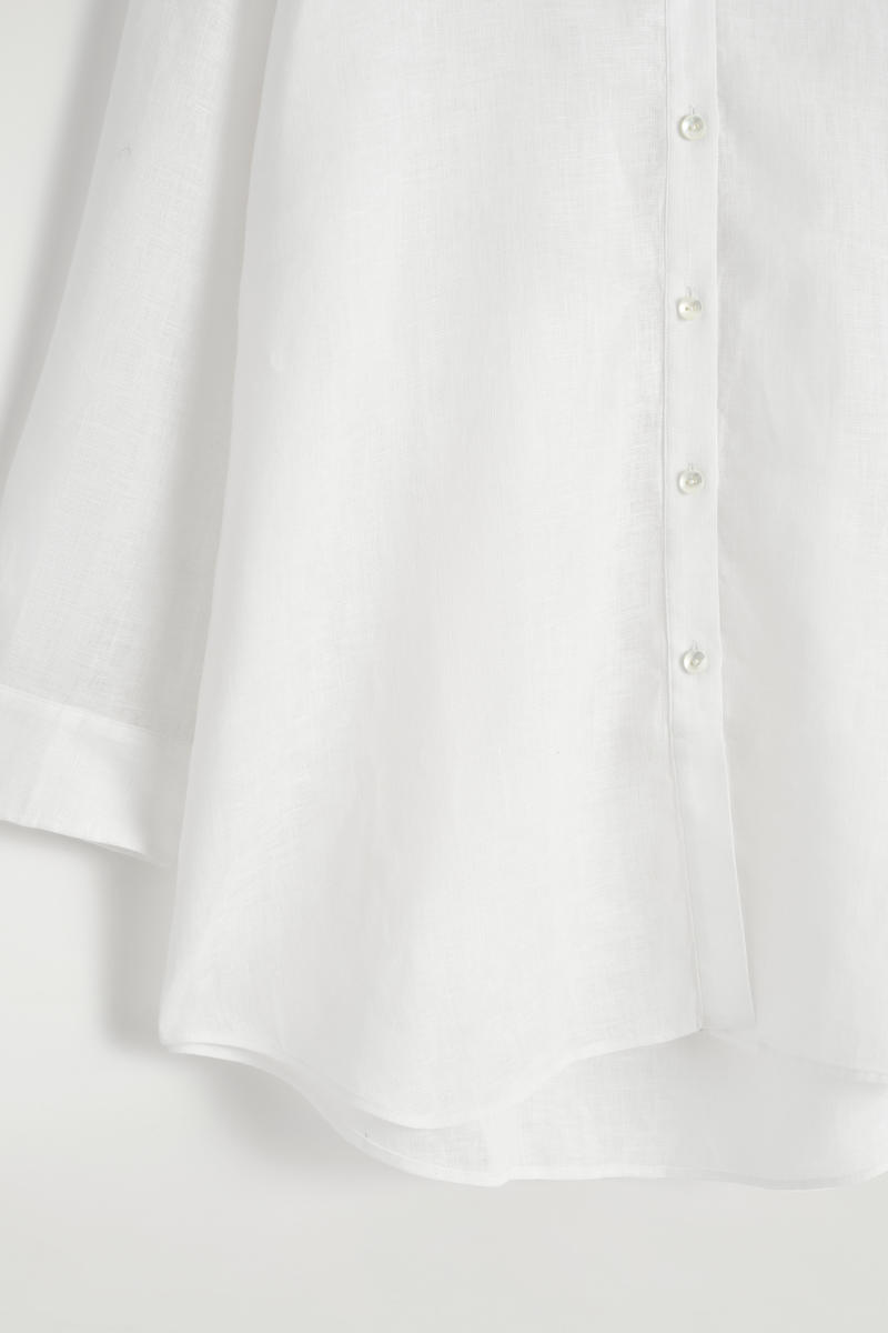 COS オーバーサイズリネンVネックシャツ