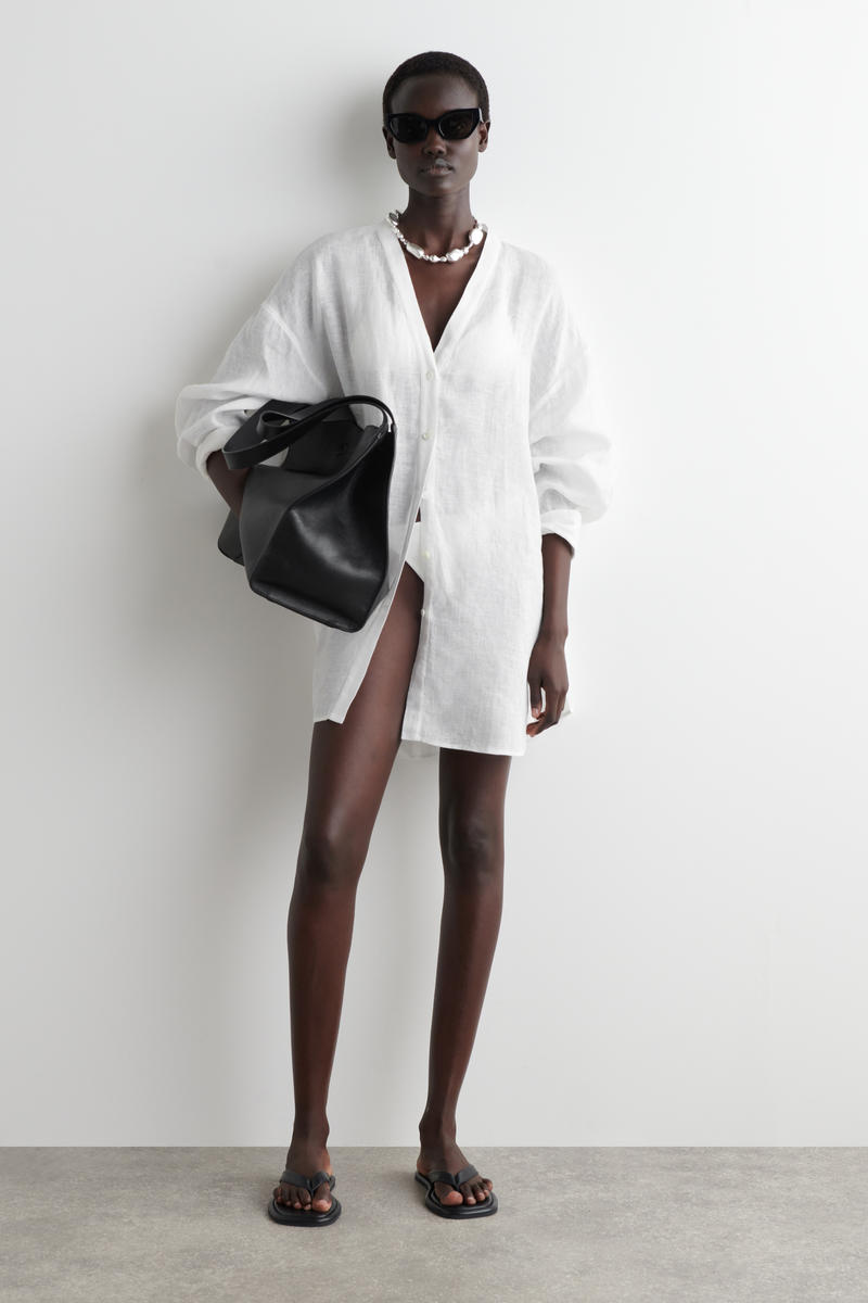 COS オーバーサイズリネンVネックシャツ