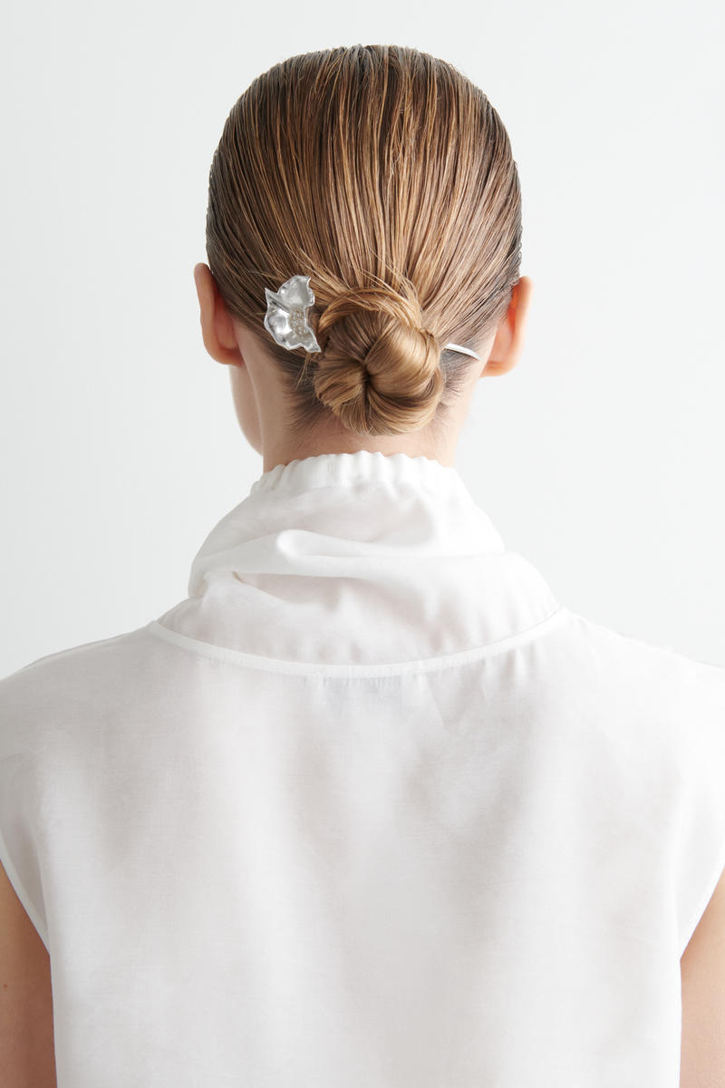 COS フローラルヘアピン