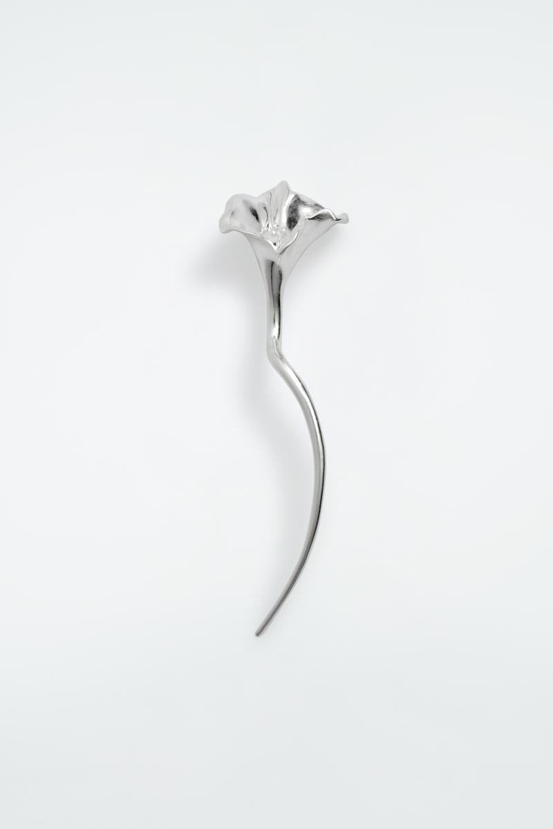 COS フローラルヘアピン