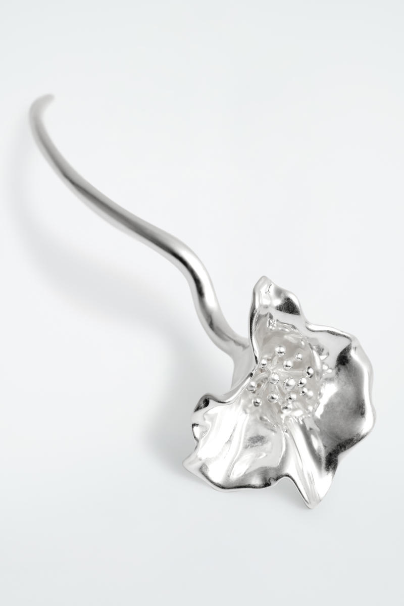 COS フローラルヘアピン