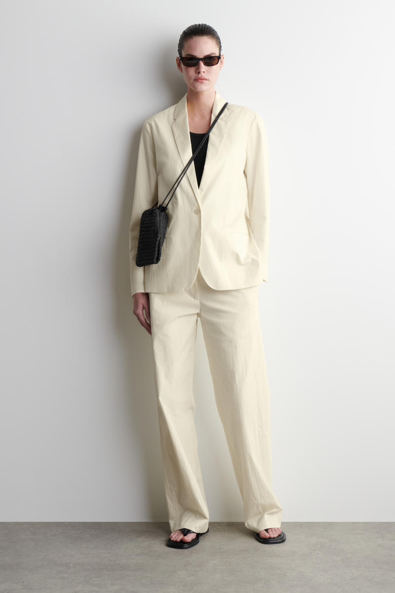 COS ドローストリング フォンポーチ - ストロー