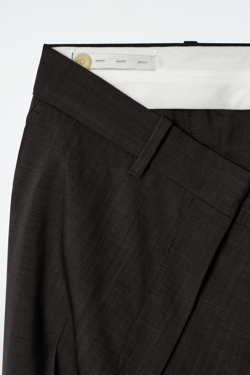 COS テーラードフルイドウールパンツ