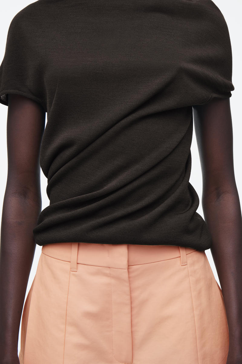 COS テーラードワイドレッグショーツ