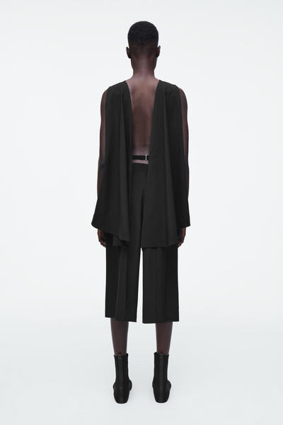 COS オープンバックウールトップ