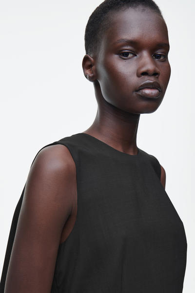 COS オープンバックウールトップ