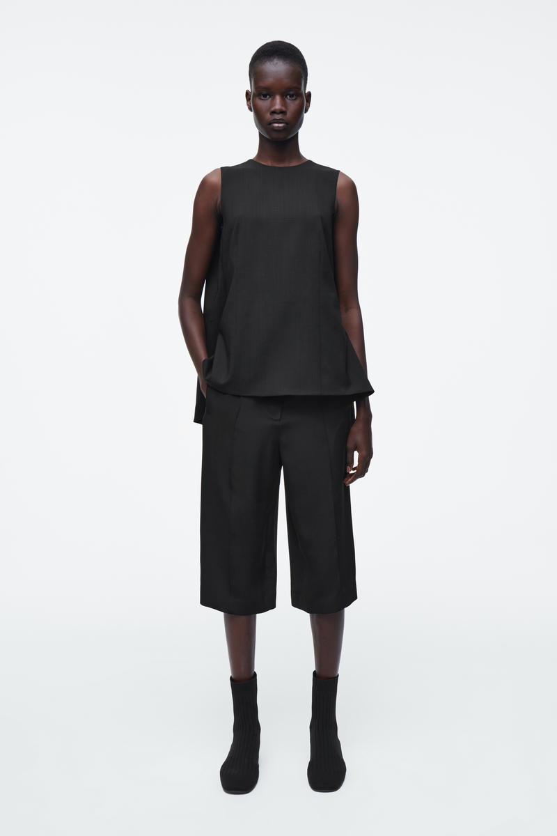 COS オープンバックウールトップ