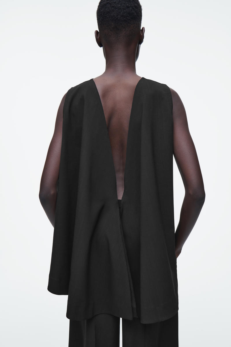 COS オープンバックウールトップ