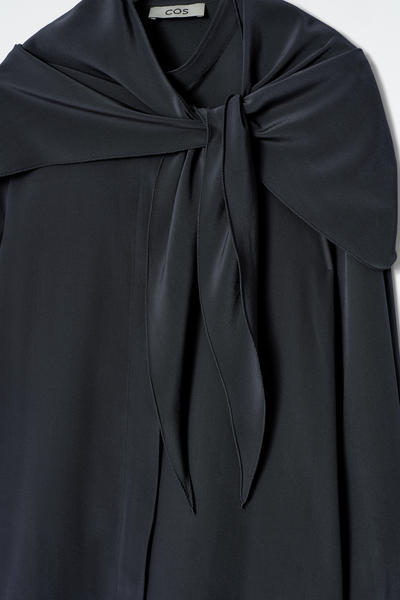 COS シルクスカーフ ディテールシャツ