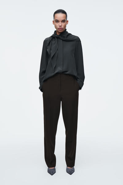 COS シルクスカーフ ディテールシャツ