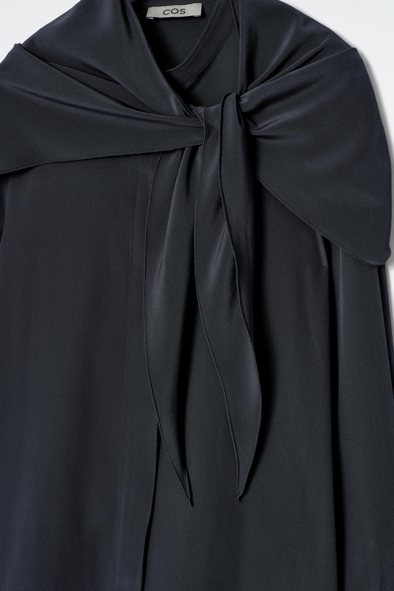 COS シルクスカーフ ディテールシャツ
