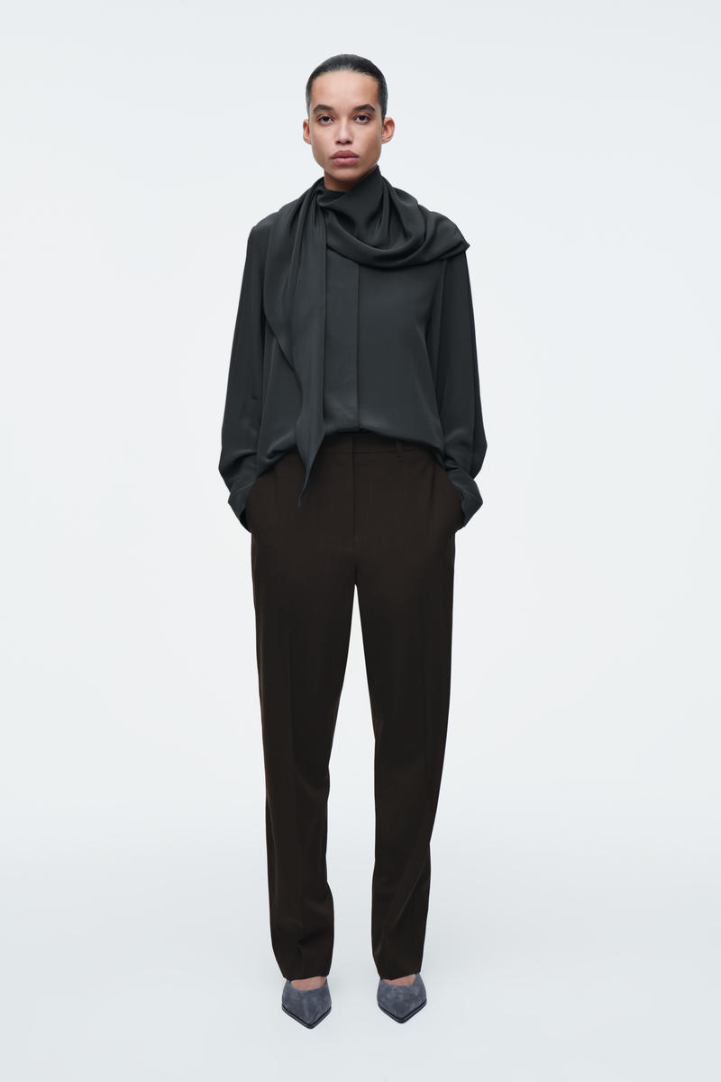 COS シルクスカーフ ディテールシャツ