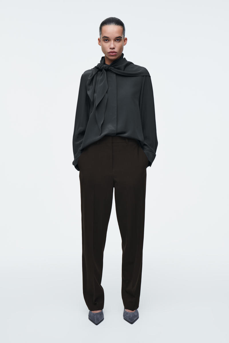 COS シルクスカーフ ディテールシャツ