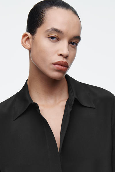 COS ロングラインシルクシャツ