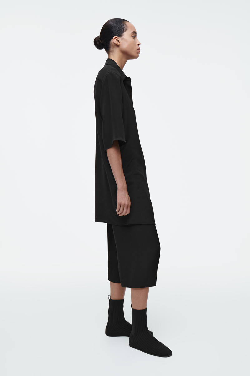 COS ロングラインシルクシャツ