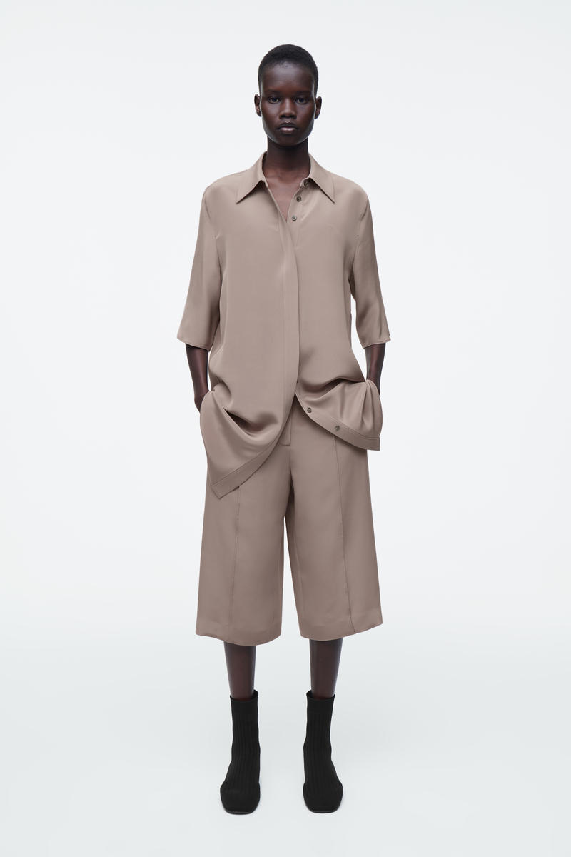 COS ロングラインシルクシャツ