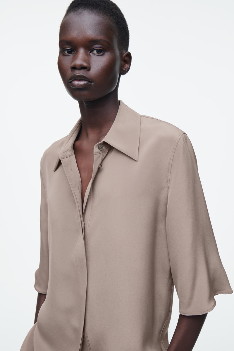 COS ロングラインシルクシャツ