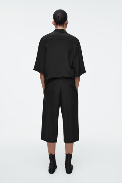 COS テーラード シルクショートパンツ