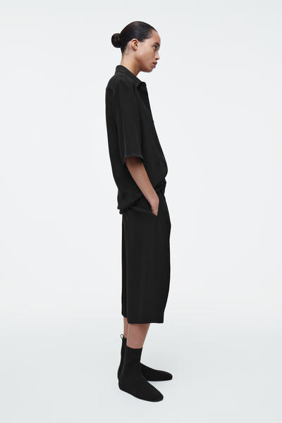 COS テーラード シルクショートパンツ