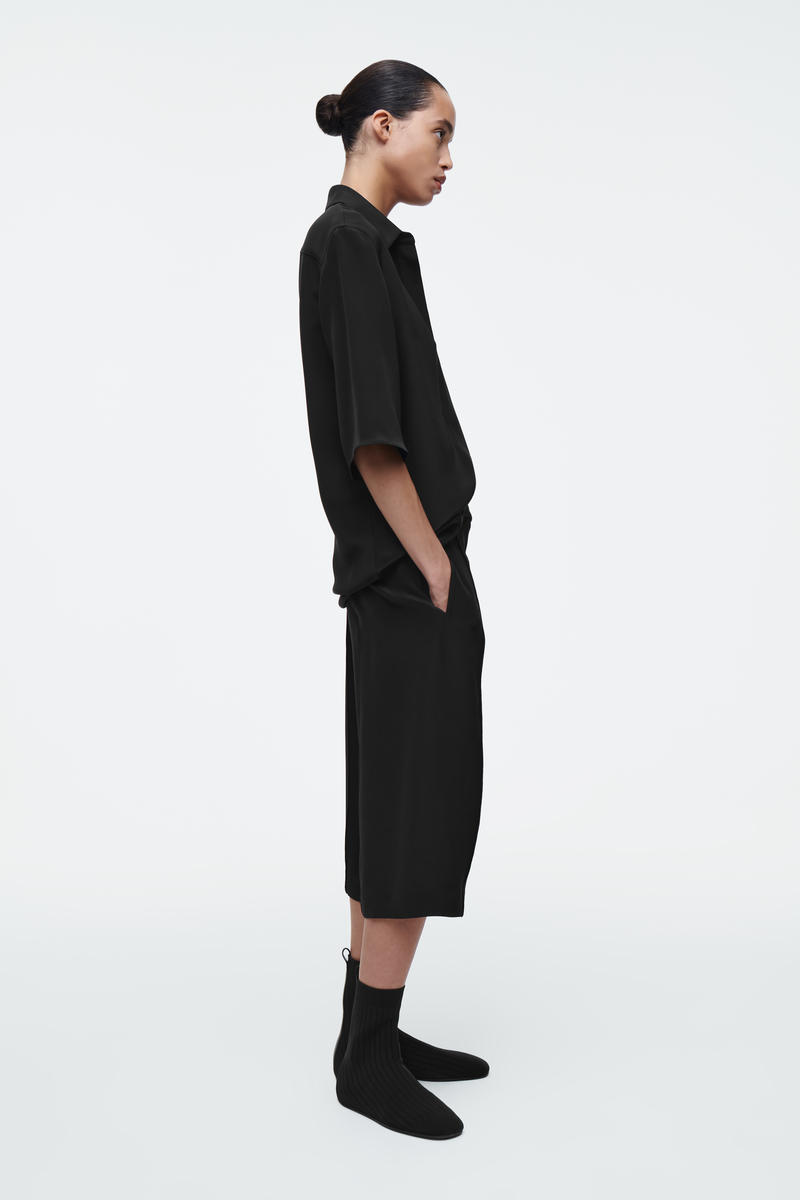 COS テーラード シルクショートパンツ