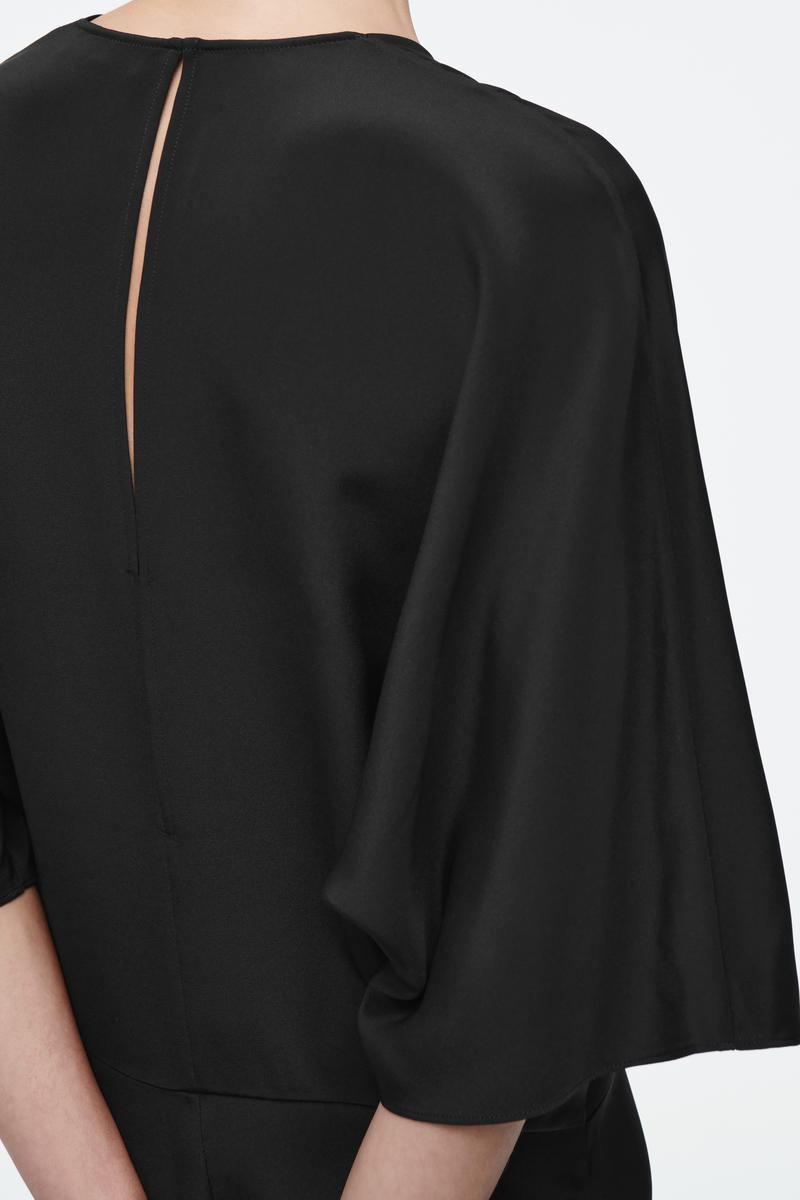 COS ドレープシルクワンピース