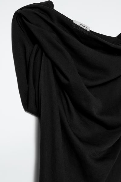 COS ドレープニットトップス