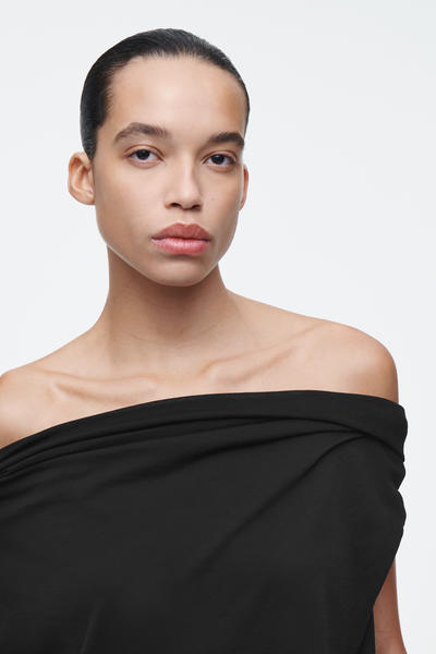 COS ドレープニットトップス