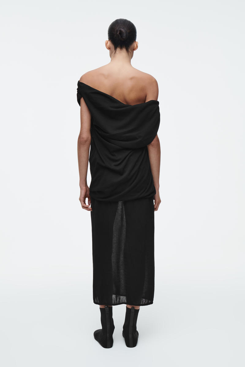 COS ドレープニットトップス