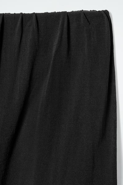 COS シアーニットスカート