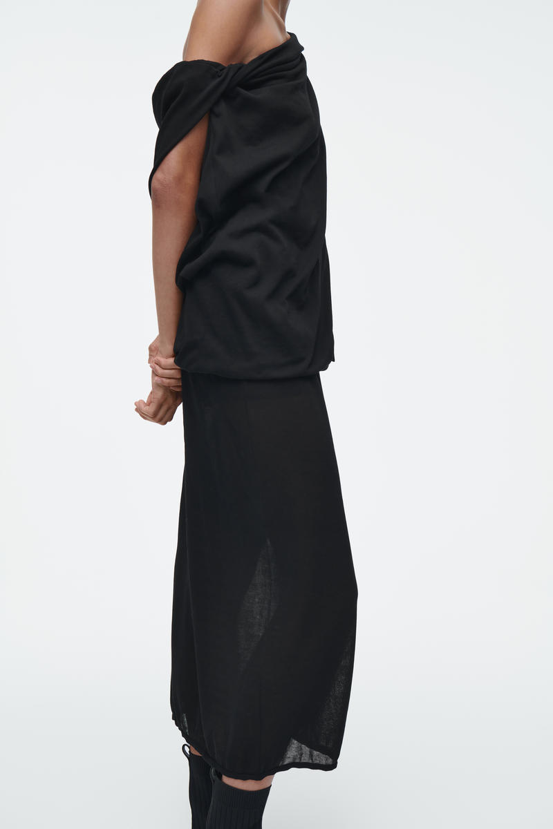 COS シアーニットスカート