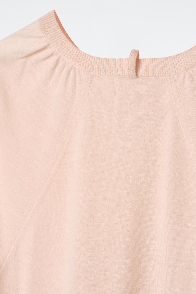 COS ファインカシミヤTシャツ